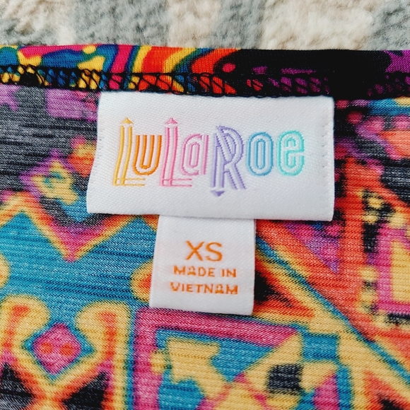 NWT LulaRoe Irma Aztec Geometric Top Short Sleeve XS - Picture 4 of 7